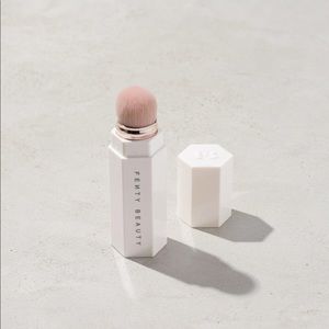 FENTY PORTABLE CONTOUR & CONCEALER BRUSH